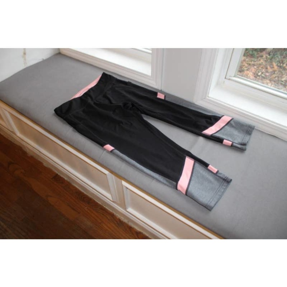 tek gear women's yoga or workout capri pants black and pin w/pockets